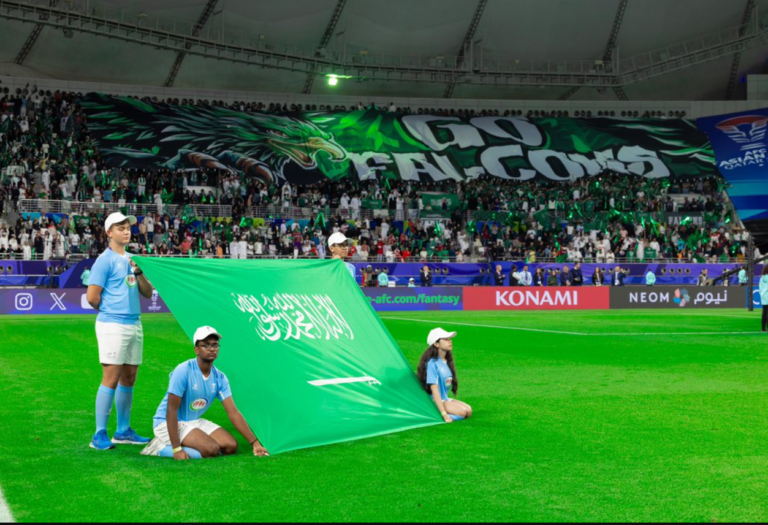 فيديو جماهير الأخضر تشعل الدوحة 